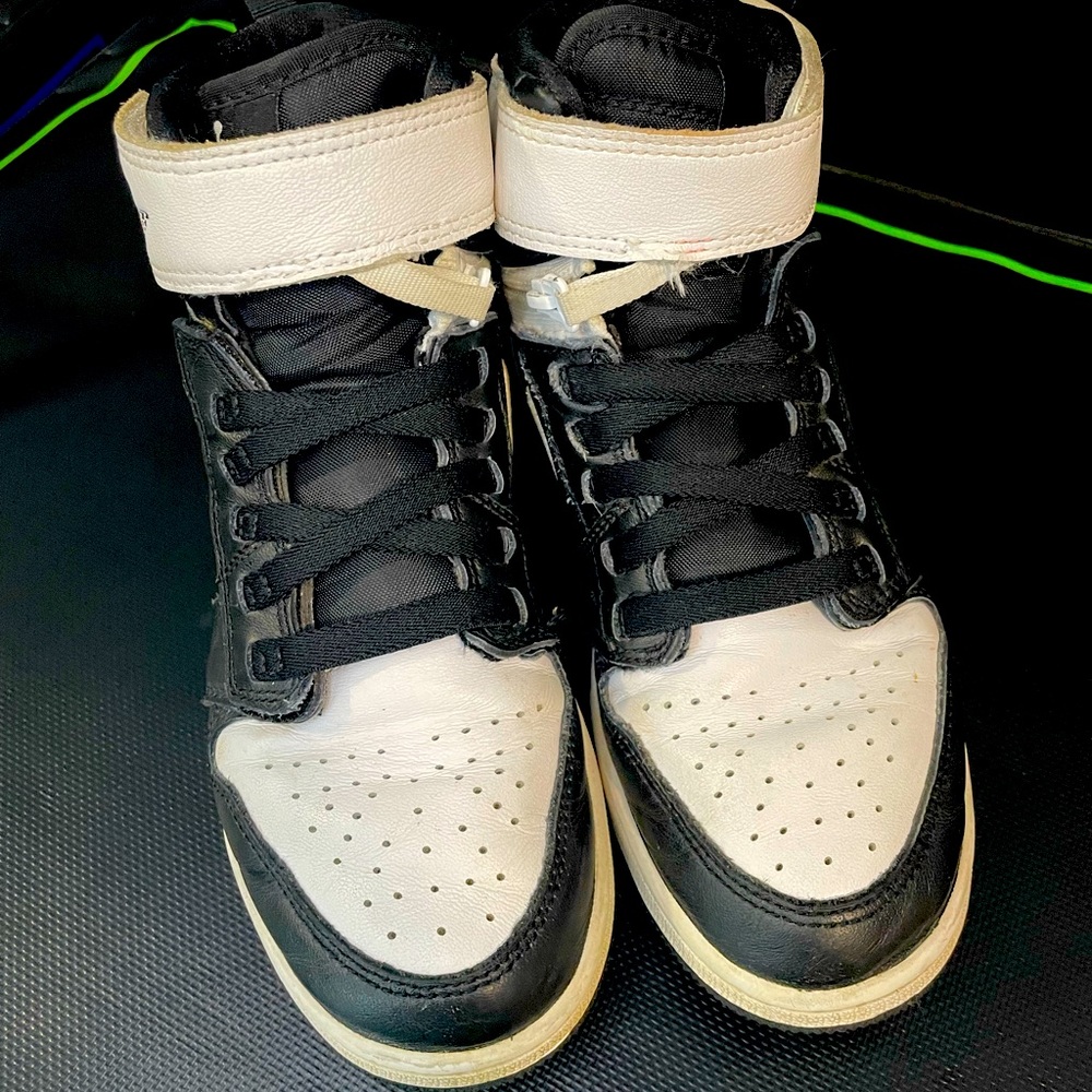 Air Jordan 1 Hi Flyease